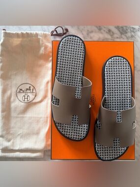 Hermes Men's Brown Izmir (Slide) Sandals - Etoupe color